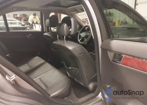 2011 Mercedes-Benz C 300 Luxury из США, поврежденный, VIN WDDGF5EB9BA433372